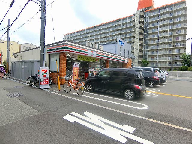 コンビニ　セブンイレブン大阪三国本町2丁目店（コンビニ）まで873m