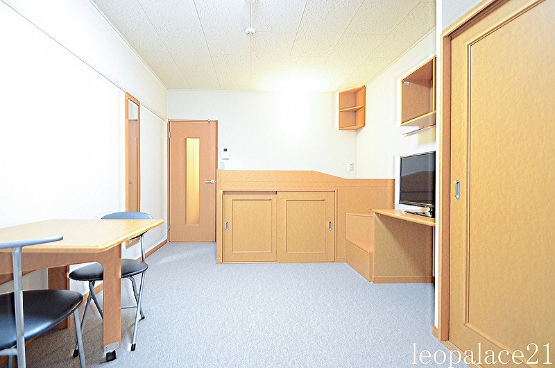 居室・リビング　備品や設備仕様は号室等により異なるため現地をご確認ください。