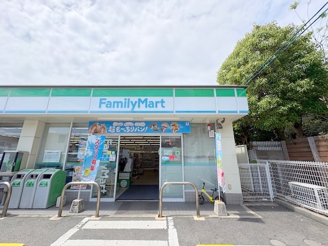 コンビニ　ファミリーマート　清水二丁目（コンビニ）まで495m