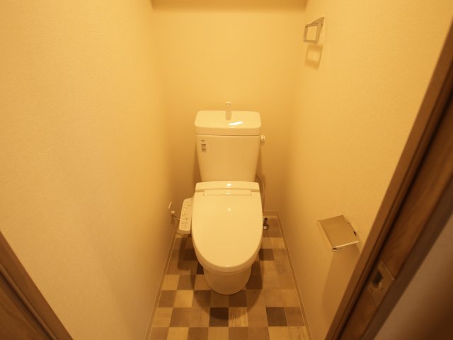 トイレ　※同建物内別室の参考写真です、内装が異なる場合がございます