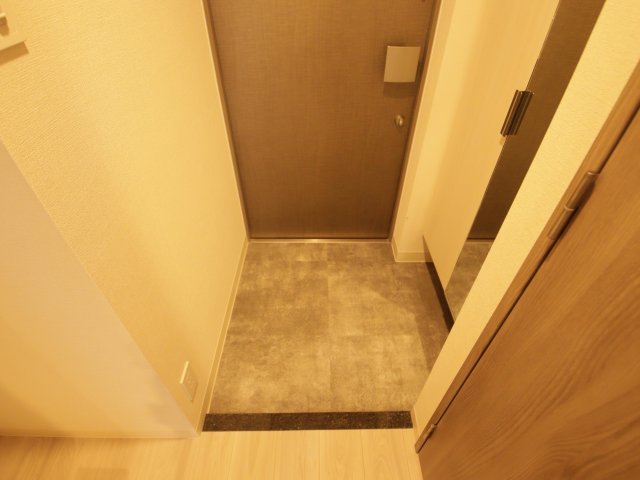 玄関　※同建物内別室の参考写真です、内装が異なる場合がございます