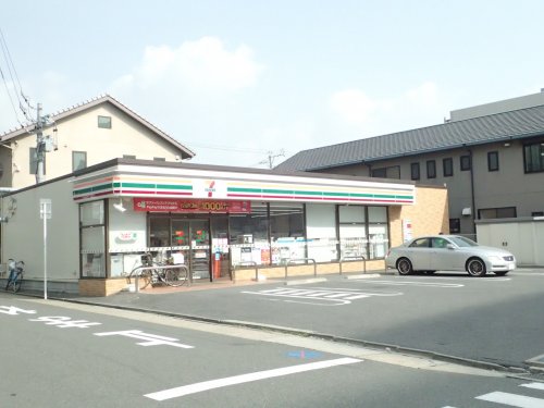 コンビニ　セブンイレブン（コンビニ）まで355m