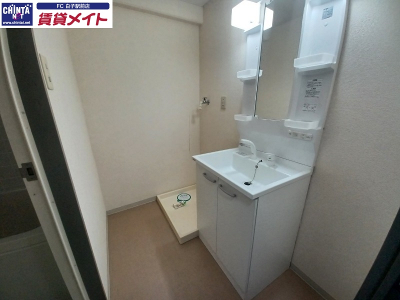 洗面設備　別部屋参考写真です