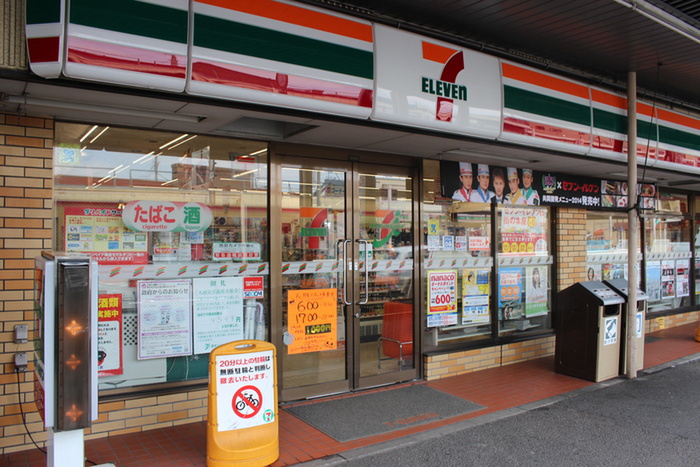 コンビニ　セブンイレブン（コンビニ）まで157m