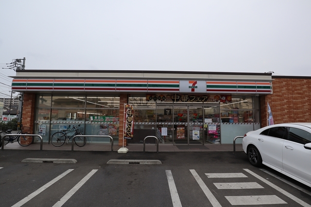 コンビニ　セブンイレブン新松戸北店（コンビニ）まで723m