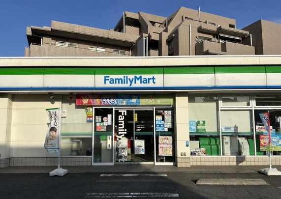 コンビニ　ファミリーマート 三鷹東八通り店（コンビニ）まで168m