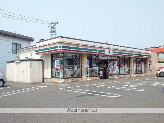 コンビニ　セブンイレブン（コンビニ）まで295m