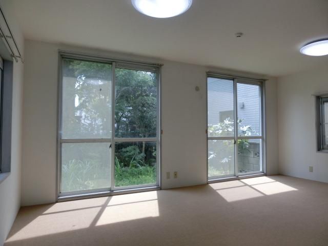その他部屋・スペース　３面採光の明るいお部屋です