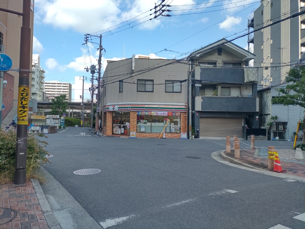 コンビニ　セブンイレブン 尼崎七松町店（コンビニ）まで383m
