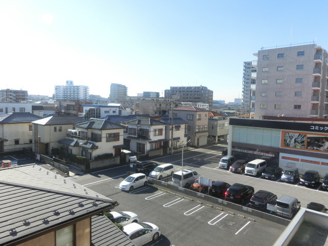 眺望　前面駐車場で開放感がありますね。