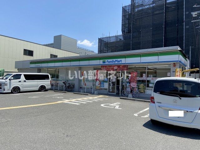 コンビニ　ファミリーマート 東大阪森河内西店（コンビニ）まで302m