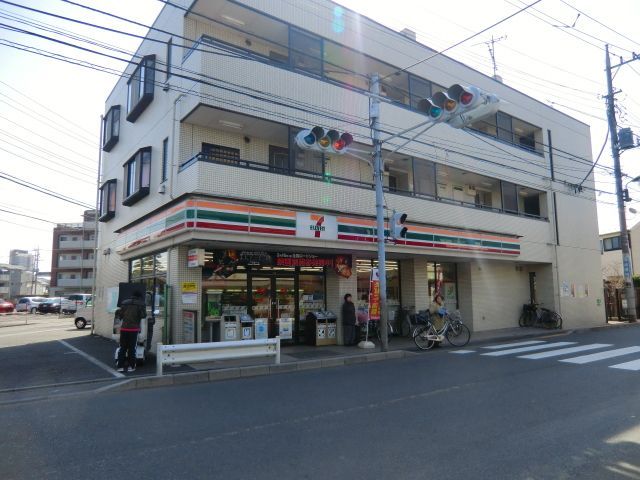コンビニ　セブンイレブン（コンビニ）まで650m