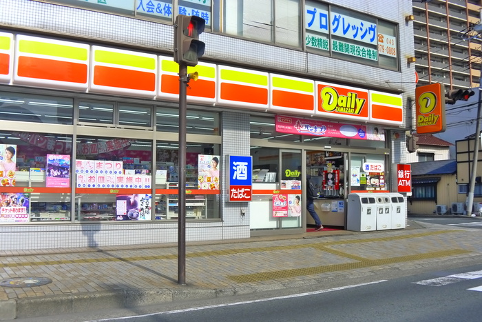 コンビニ　デイリー（コンビニ）まで200m