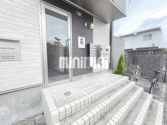 エントランス　お問い合わせはミニミニ徳重店へ。