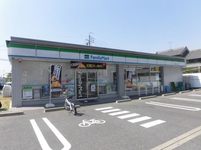 コンビニ　ファミリーマート（コンビニ）まで580m