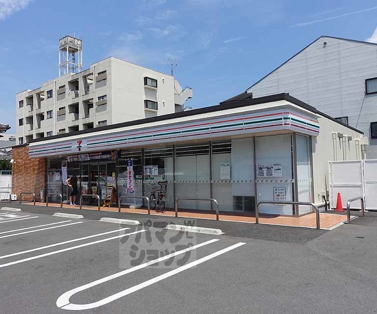 コンビニ　セブンイレブン京都西京極午塚町店（コンビニ）まで210m