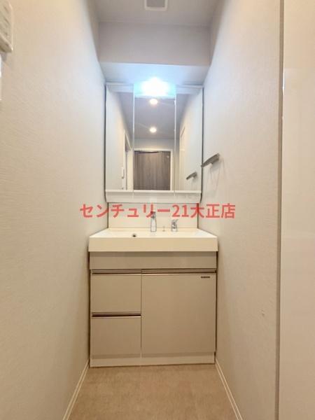 洗面設備　★三面鏡・シャンドレ付き★
