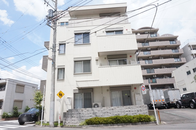 建物外観　最寄駅まで９分かかりますが、健康のため歩くのもいいですね！