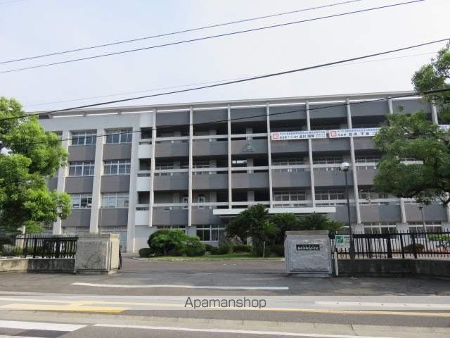 高校・高専　愛媛県立新居浜西高等学校（高校・高専）まで696m