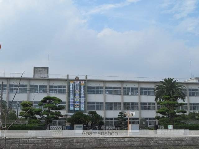 高校・高専　新居浜工業高等学校（高校・高専）まで807m