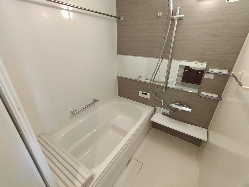 バス・シャワールーム　※同建物の別のお部屋の写真です。