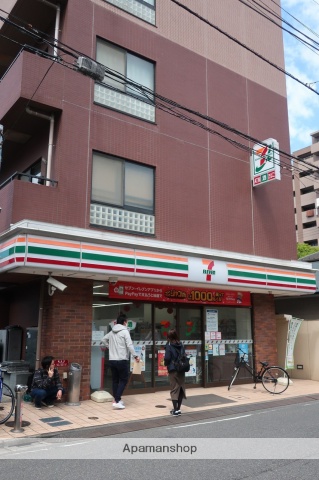 コンビニ　セブンイレブン（コンビニ）まで913m