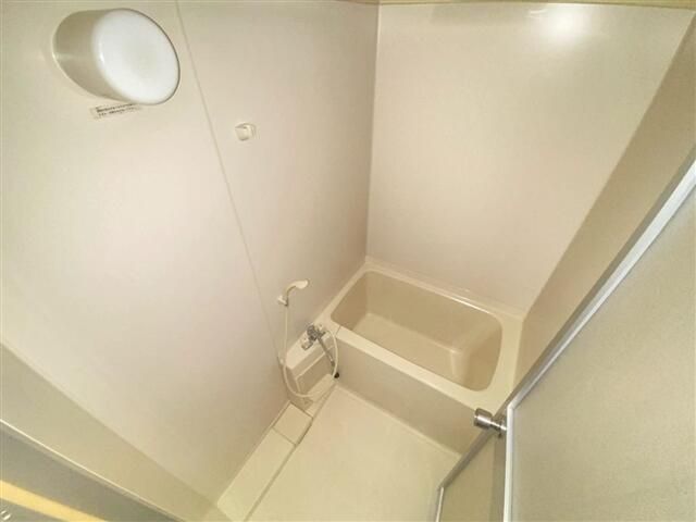 バス・シャワールーム　落ち着いた空間のお風呂です