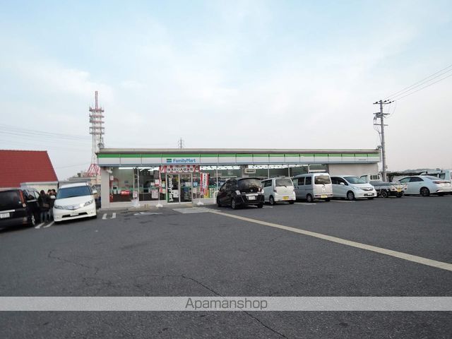 コンビニ　ファミリーマート岸和田流木東店（コンビニ）まで323m