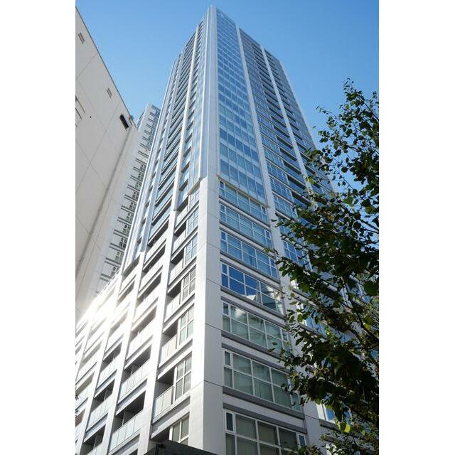 建物外観　鉄筋コンクリート造のがっちりとした建物。