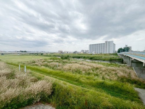 公園　藻川河川敷緑地（公園）まで675m