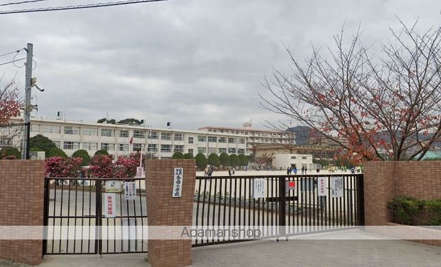 小学校　福岡市立小学校香椎小学校（小学校）まで1348m