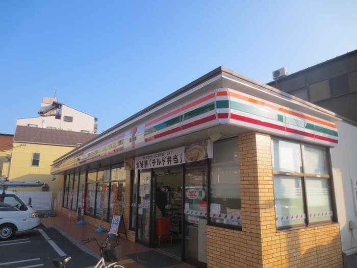 コンビニ　セブンイレブン（コンビニ）まで105m