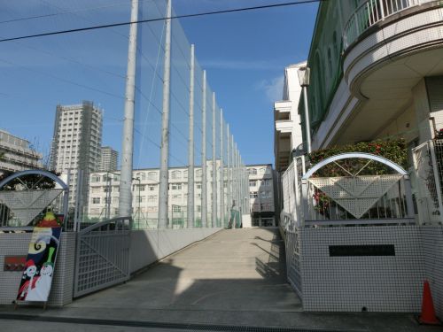 高校・高専　大阪府立市岡高等学校（高校・高専）まで2182m