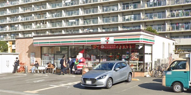コンビニ　セブンイレブン　大阪三国本町3丁目店（コンビニ）まで271m