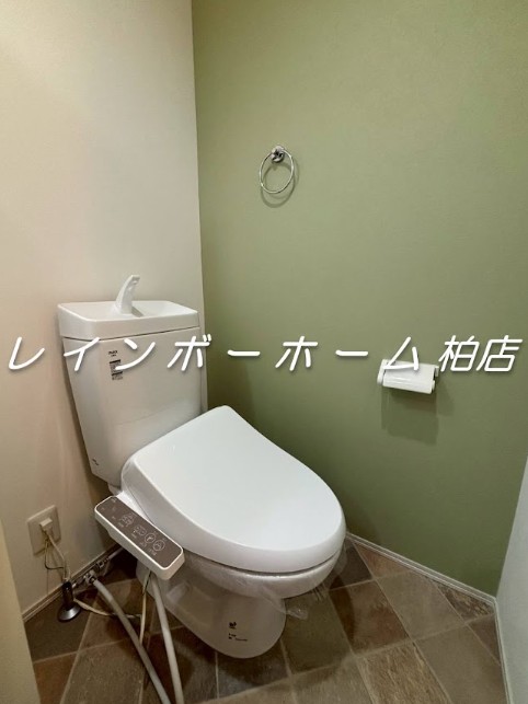 トイレ　温水洗浄便座です