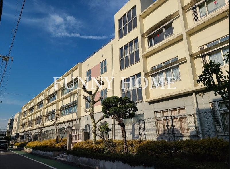 小学校　世田谷区立桜町小学校（小学校）まで897m