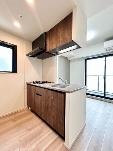 キッチン　903号室の写真になります※フロアにより建具・壁紙・床の色が