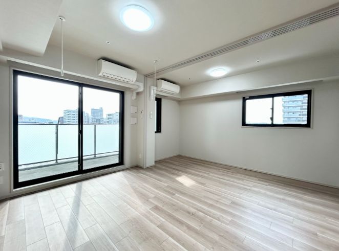 居室・リビング　903号室の写真になります※フロアにより建具・壁紙・床の色が