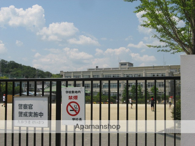 小学校　高槻市立阿武野小学校（小学校）まで814m