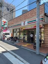 コンビニ　セブンイレブン梅田スカイビル前店（コンビニ）まで300m