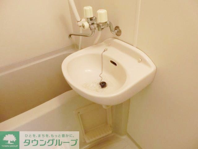 洗面設備　洗面台はお風呂と一緒です