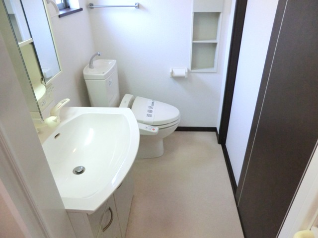 トイレ　★トイレ画像・温水洗浄便座付き★