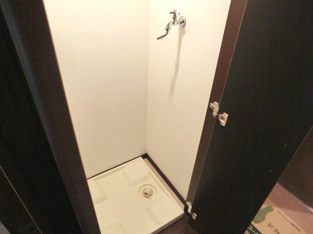 その他　★格納タイプの室内洗濯機置場あり★