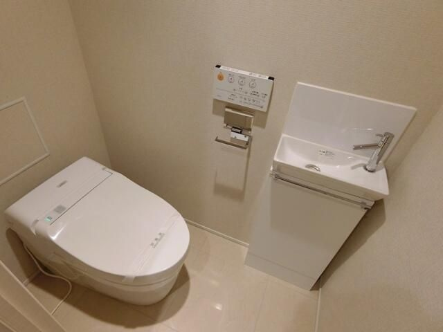 トイレ　写真は同タイプ住居です。