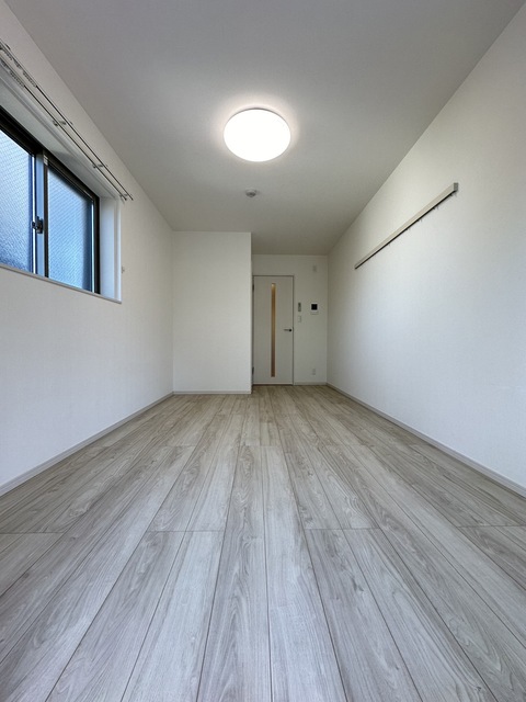居室・リビング　※中部屋は妻窓なし※