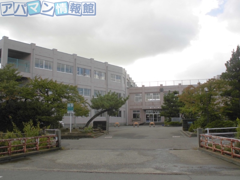 小学校　新潟市立新津第三小学校（小学校）まで1196m