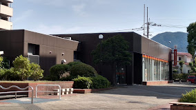 銀行　西日本シティ銀行四箇田特別出張所（銀行）まで351m