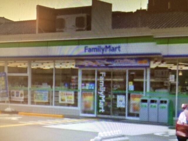 コンビニ　ファミリーマート背戸口一丁目店（コンビニ）まで590m