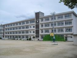 小学校　加古川市立平岡北小学校（小学校）まで555m