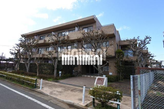 建物外観　住環境良好　駅前に商店街あり便利